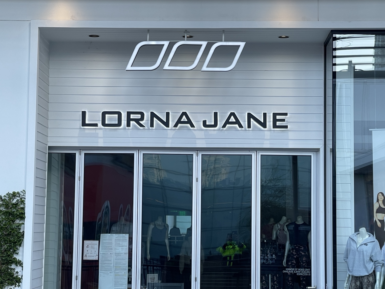 Lorna Jane storefront and commercial project photo